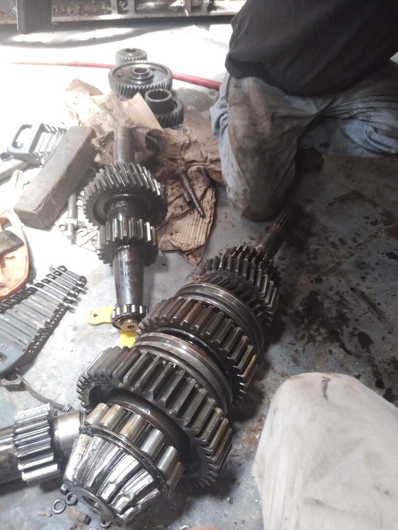 Piñon de caja de cat 120 o astarsa